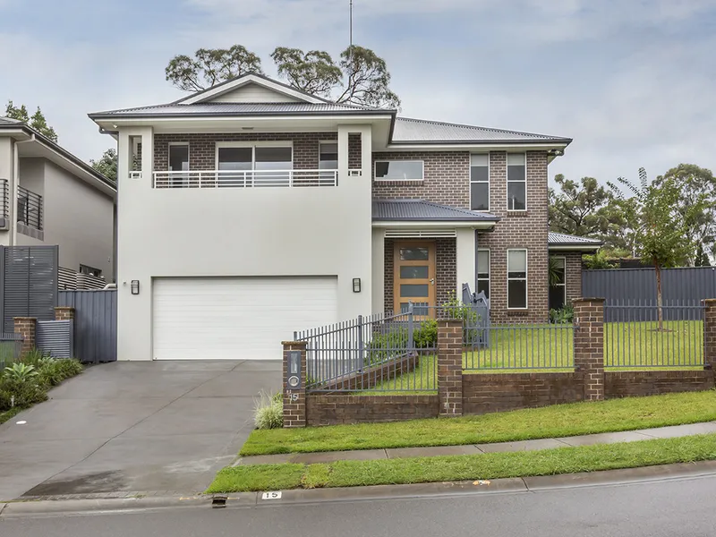 Executive residence in popular, convenient estate