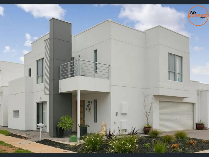 Modern townhouse is conveniently located in the Hammond Estate at Findon