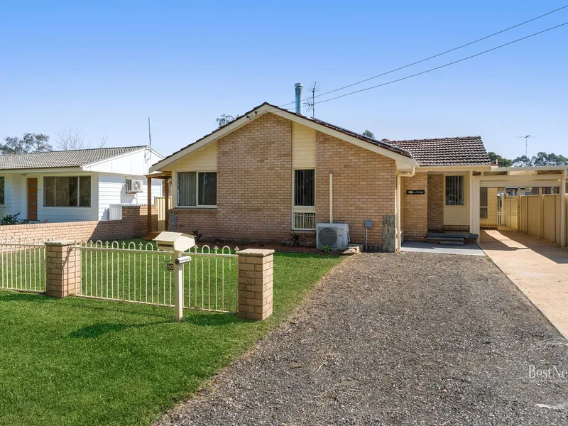 THE BEST NEST IN HOBARTVILLE