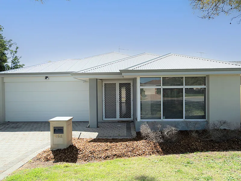 CONVENIENTLY LOCATED MODERN PAD!