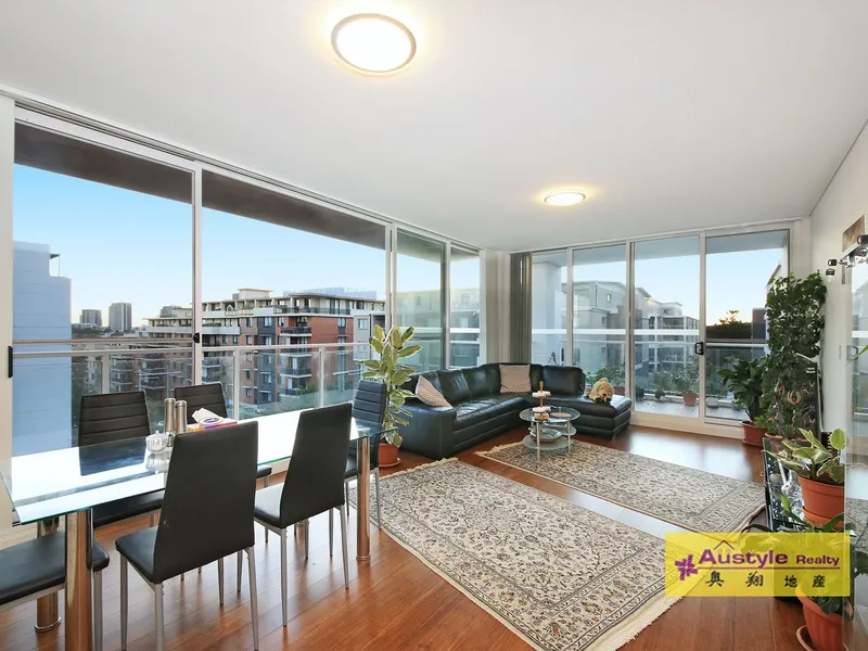 Near New Large 2 Bedrooms + Study Luxury Apartment / Great Location!
