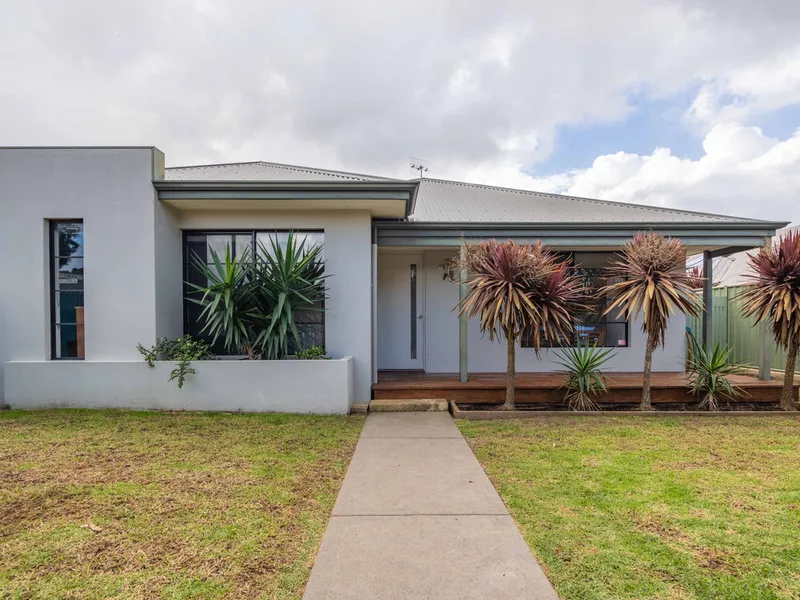 IMMACULATE MODERN COTTAGE