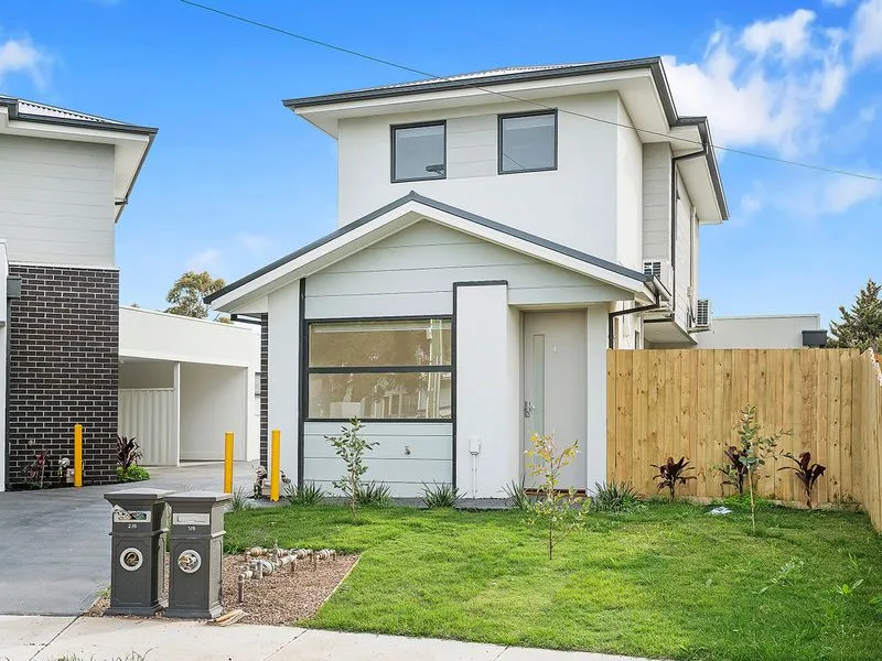 Spacious Townhouse !