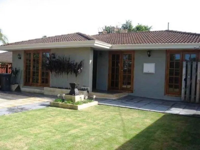 3BRM HOME ON HUGE 1168m2 BLOCK  DBL CARPORT  + LARGE DBL L/UP WORKSHOP 