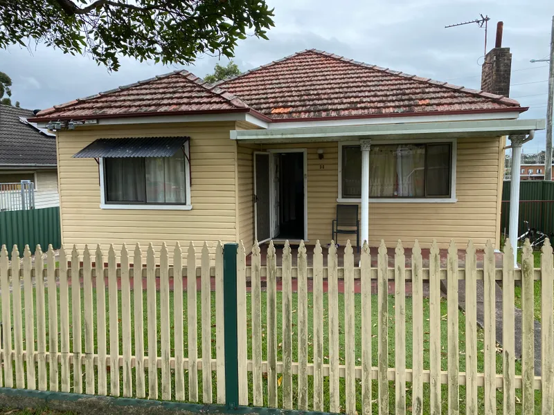 Fully furnished share accommodation close to the University/Shops/Public Transport - all bills included!