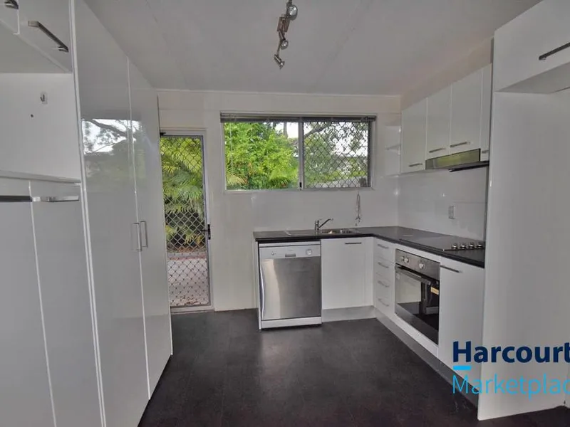 NEAT & TIDY 2 BED UNIT WITH A/C