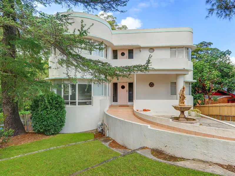 Character Art Deco Apartment 