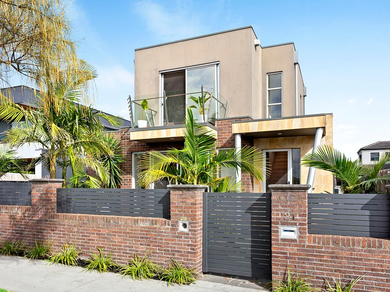 Perfect Beach Pad with Sweet Bay Views
