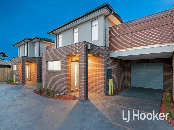 MODERN 3 BEDROOM TOWNHOUSE!