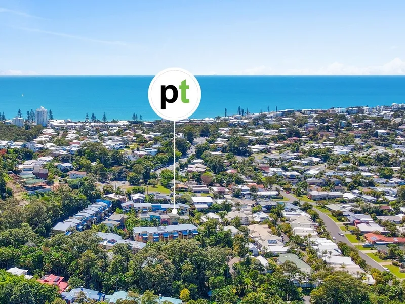 CENTRAL & SECURE - RELAXED COASTAL LIFESTYLE TOWNHOUSE