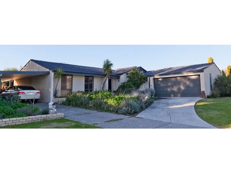 Large Home Marmion - 10 mins walk to the beach