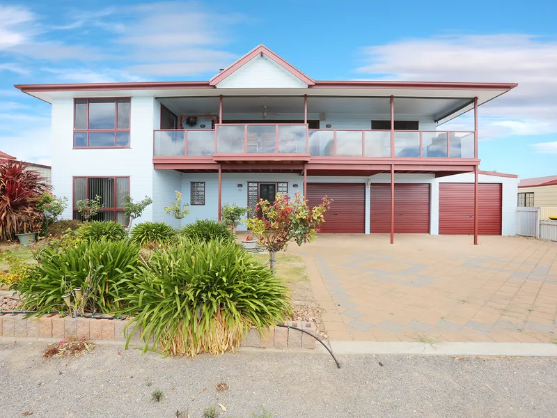 Stunning Seaside Executive Residence - Large Price Reduction