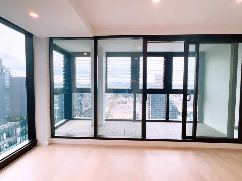 Brand new 1 bedroom with parking, winter garden and ducted system, Level 28