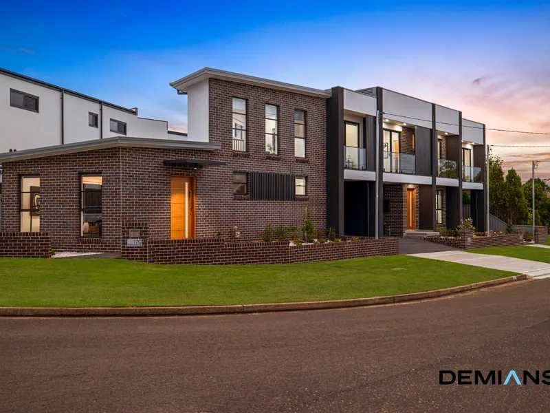 Moorebanks Most Freshest Ultimate Variety Box - This ones 3 Bed. Torrens Title - enough said.