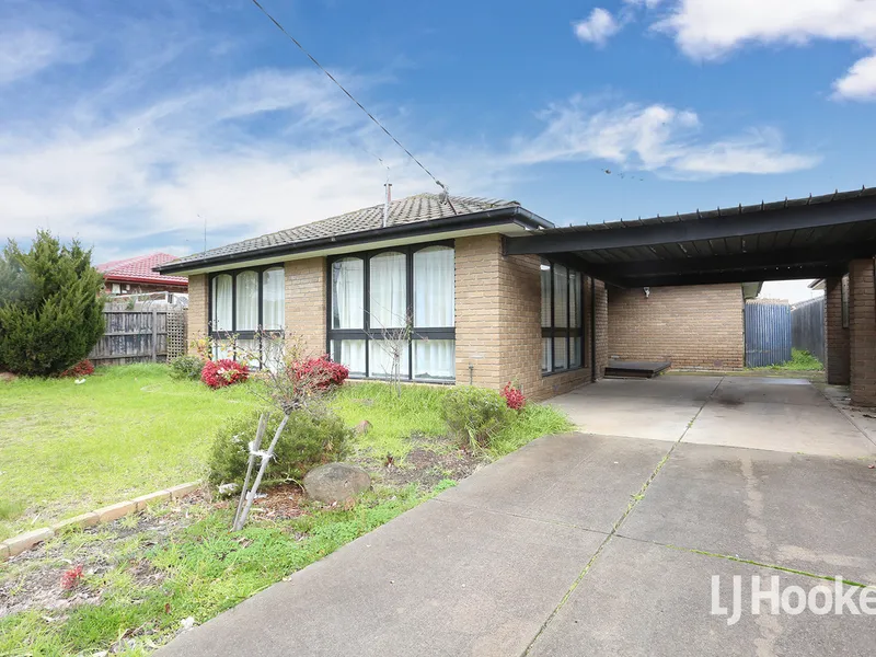 Located in the Mossfiel Estate featuring a Pool!