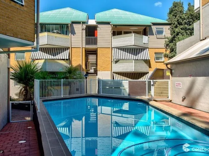 Two-bedroom gem directly opposite Kangaroo Point Cliffs