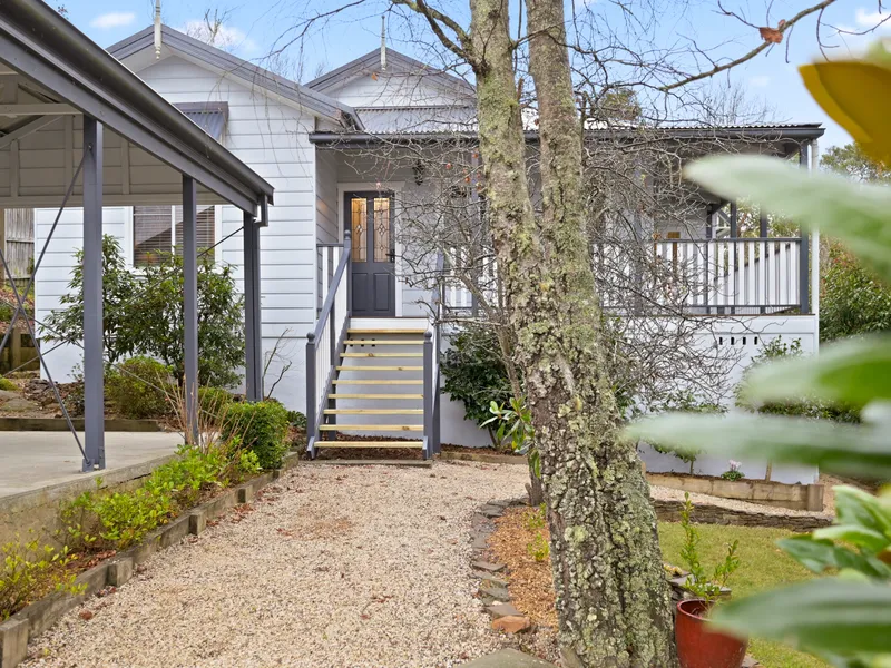 Immaculate Renovation In Enviable Position