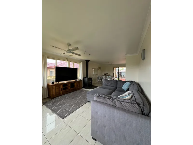 Great Location, 3 Bedrooms, 1 Bathroom, Drive Through Garage, Outdoor Entertaining area