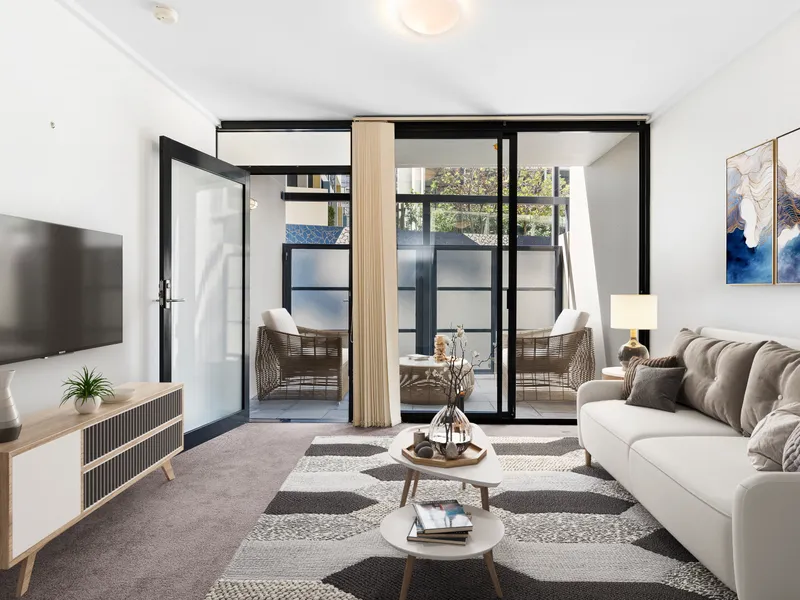 Designer Split Floor 1 Bedroom + Courtyard