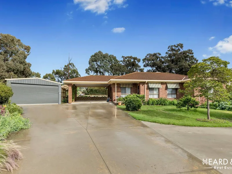 Large block in a quiet court