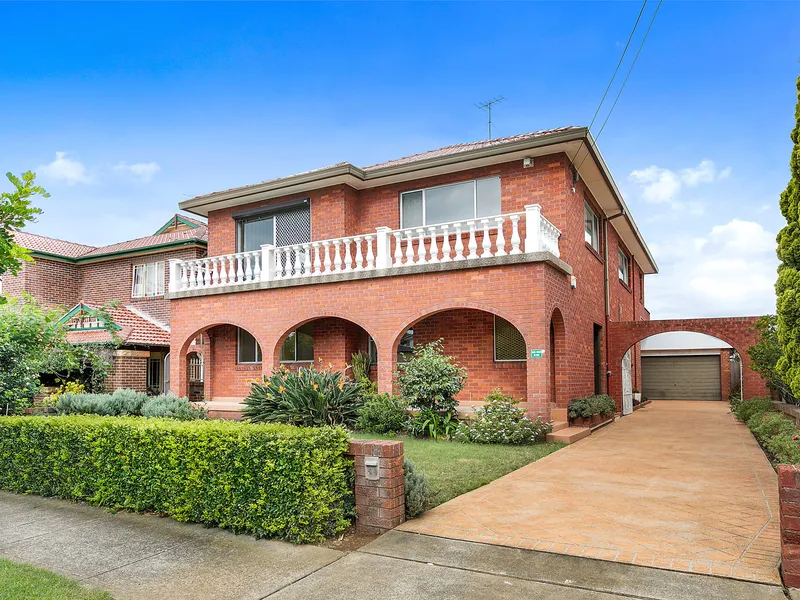 Substantial house on 695sqm with over 15 metre frontage
