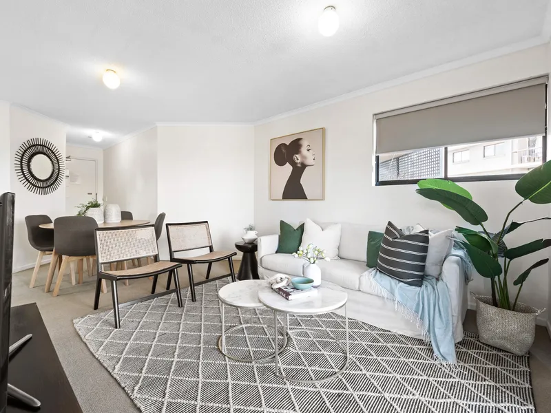 Surprisingly Affordable Kangaroo Point Unit