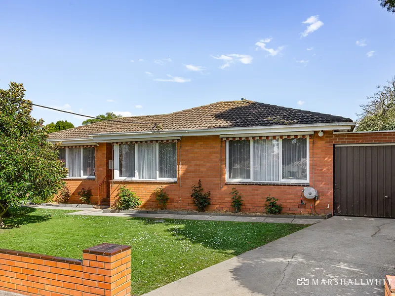 Sun-Filled Villa, Single Level Appeal