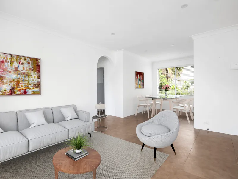 Modern Beach Retreat, Sunny Top Floor Setting