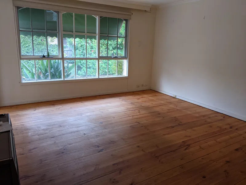 RENT REDUCED.....QUIET STREET within SHORT WALK TO STATION, BEACH AND SHOPS-NEW SPLIT SYSTEM & NEW OVEN..*View SAT @12 noon and Wed at 5PM