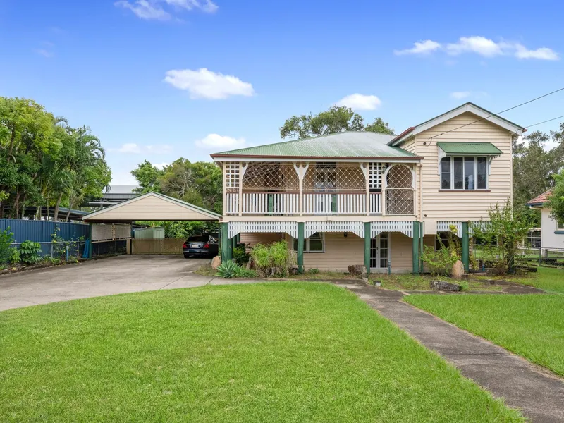 Large Queenslander - 1,172 m² - Walk to Westfield Carindale