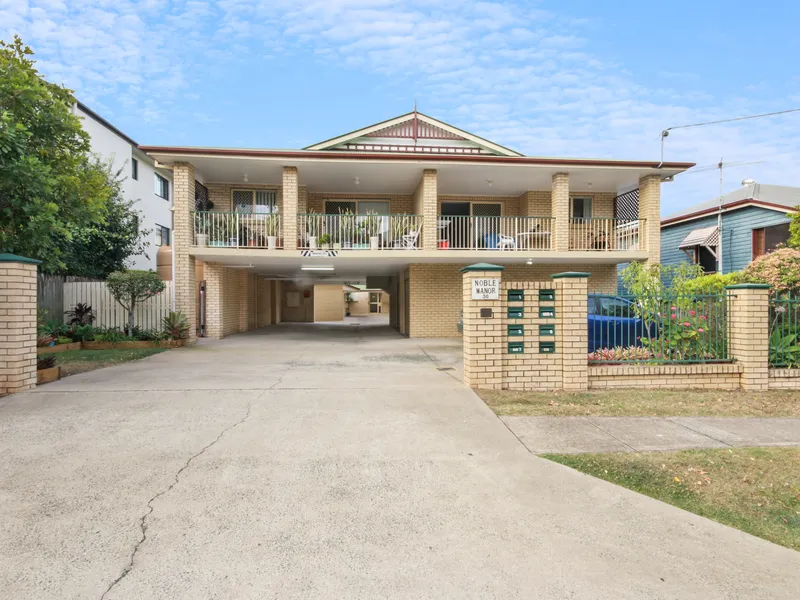 Spacious Apartment Centrally Located in Clayfield!