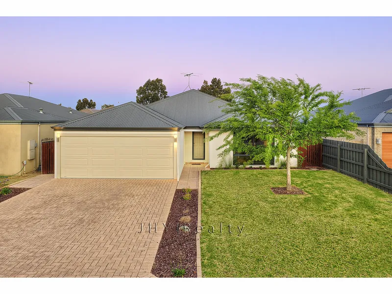 EFFORTLESS ENTERTAINER