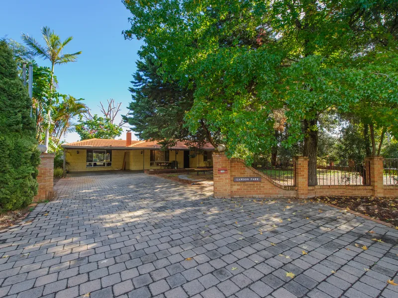 LARGE 4 BEDROOM AND 1 1/2 BATHROOM HOUSE IN THE SWAN VALLEY