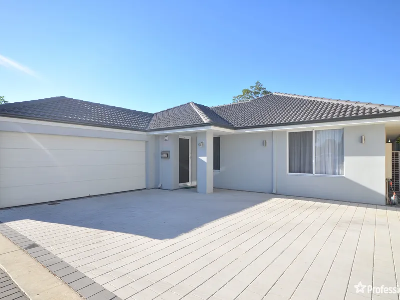 Three Living Spaces and Fully Ducted Reverse Cycle Air Conditioning