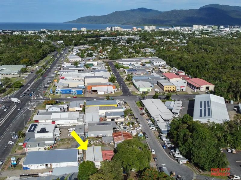 Unique property 3.5KM to Cairns CBD....