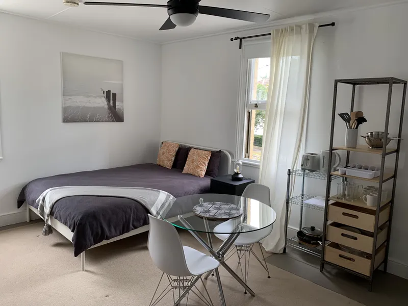 Cosy, Inviting Studio, Fully Furnished, Free Utilities, Move In Tomorrow