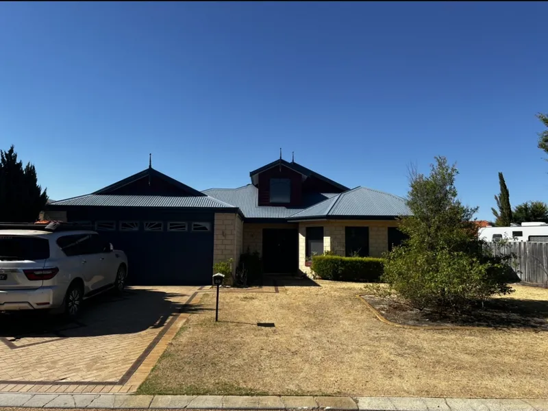 LARGE FAMILY HONE - IT HAS IT ALL!