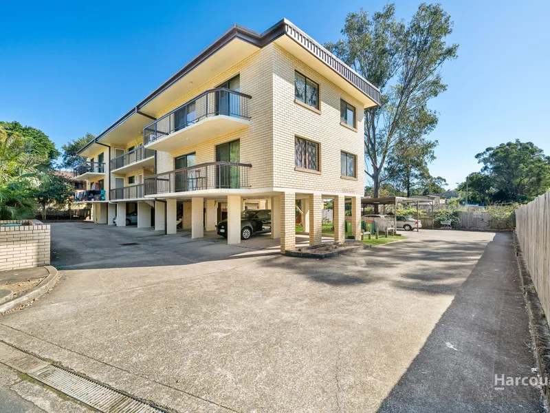 TWO BEDROOM APARTMENT WITH EXPANSIVE ENTERTAINER'S BALCONY!