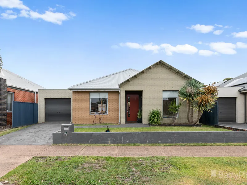 LOW MAINTENANCE LIVING IN LAKESIDE.