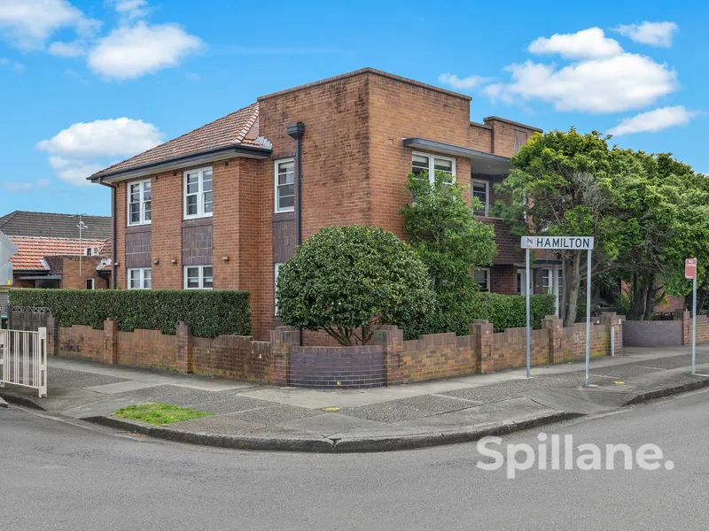 Character Filled Art Deco Elegance