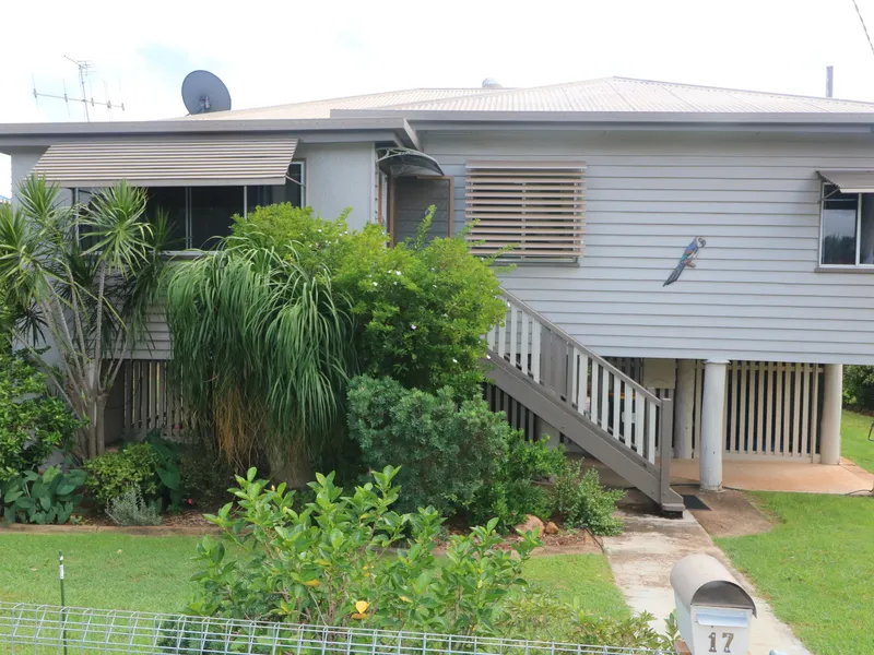 SPOTLESS HOME WITH SOLAR - CLOSE TO TOWN!