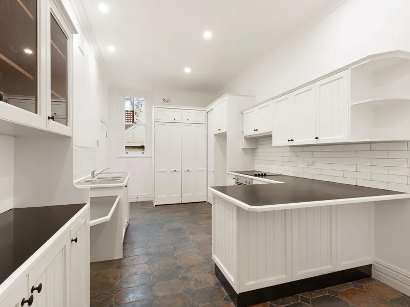 Spacious terrace in quiet, leafy enclave