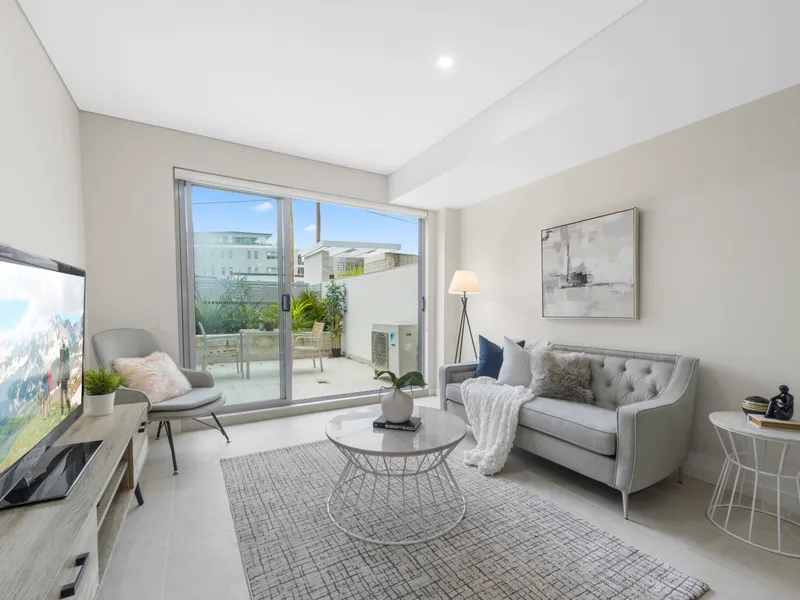 Near New 1 Bedroom Modern Apartment with Spacious Entertainers Terrace