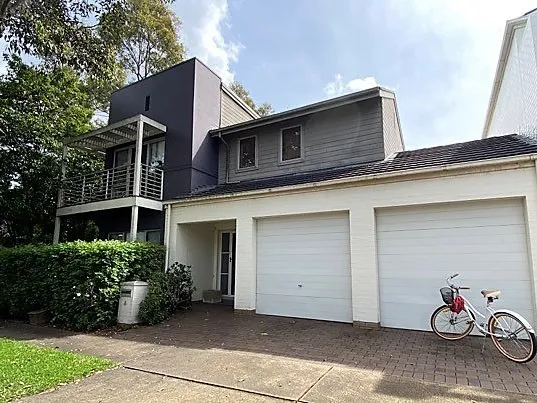 The Ideal Family Residence... Great Location!