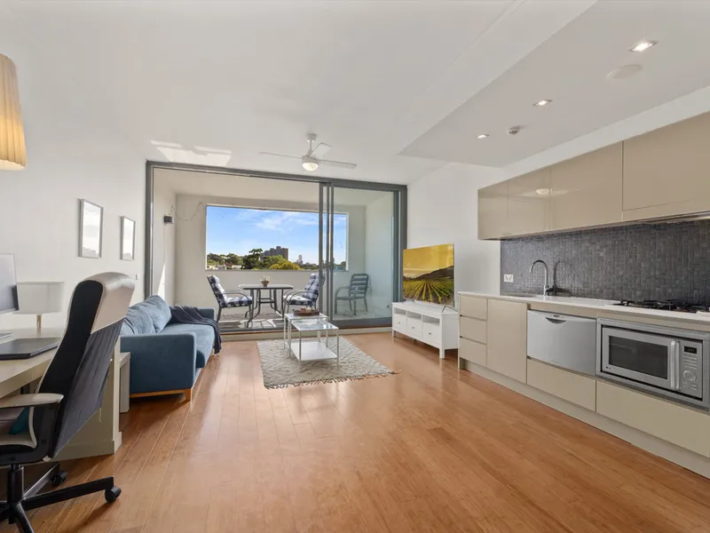 Sophisticated and Chic top floor one bedroom apartment with City views...