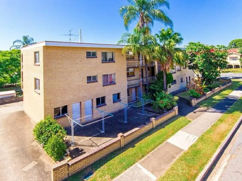 3 BEDROOM UNIT IN IDEAL LOCATION