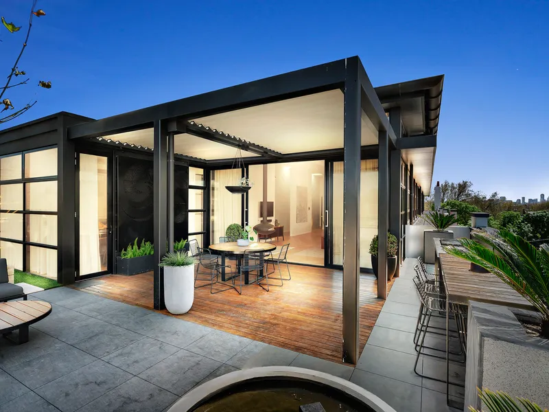 FULLY FURNISHED PENTHOUSE LIVING!
