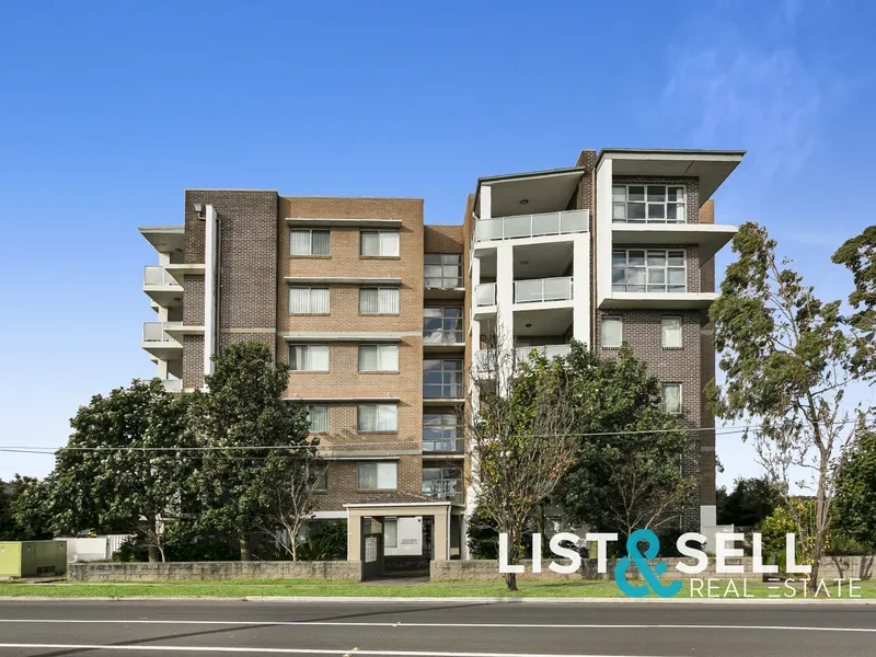 Modern Ground Floor Apartment in Hot Location!