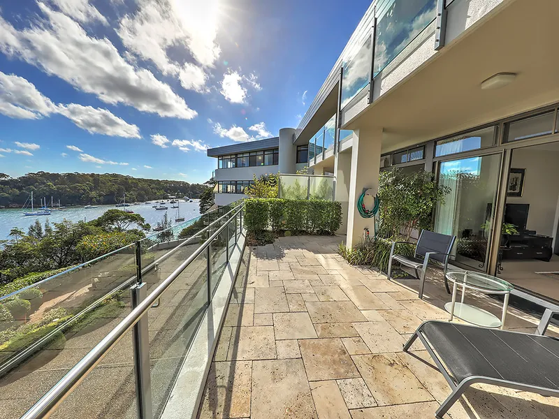 STUNNING WATERFRONT APARTMENT