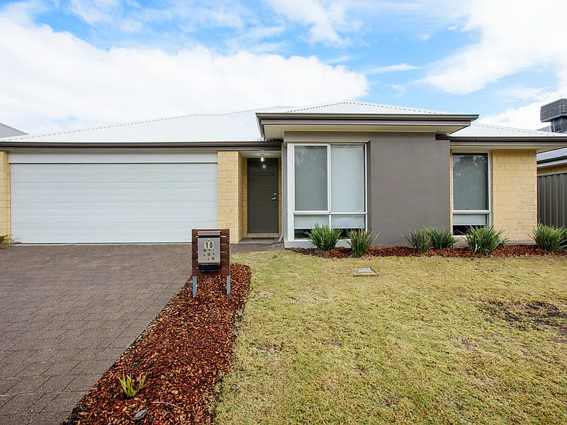 Honeywood Estate- 3x2 - Easy Care & Convenient - $480 P/W